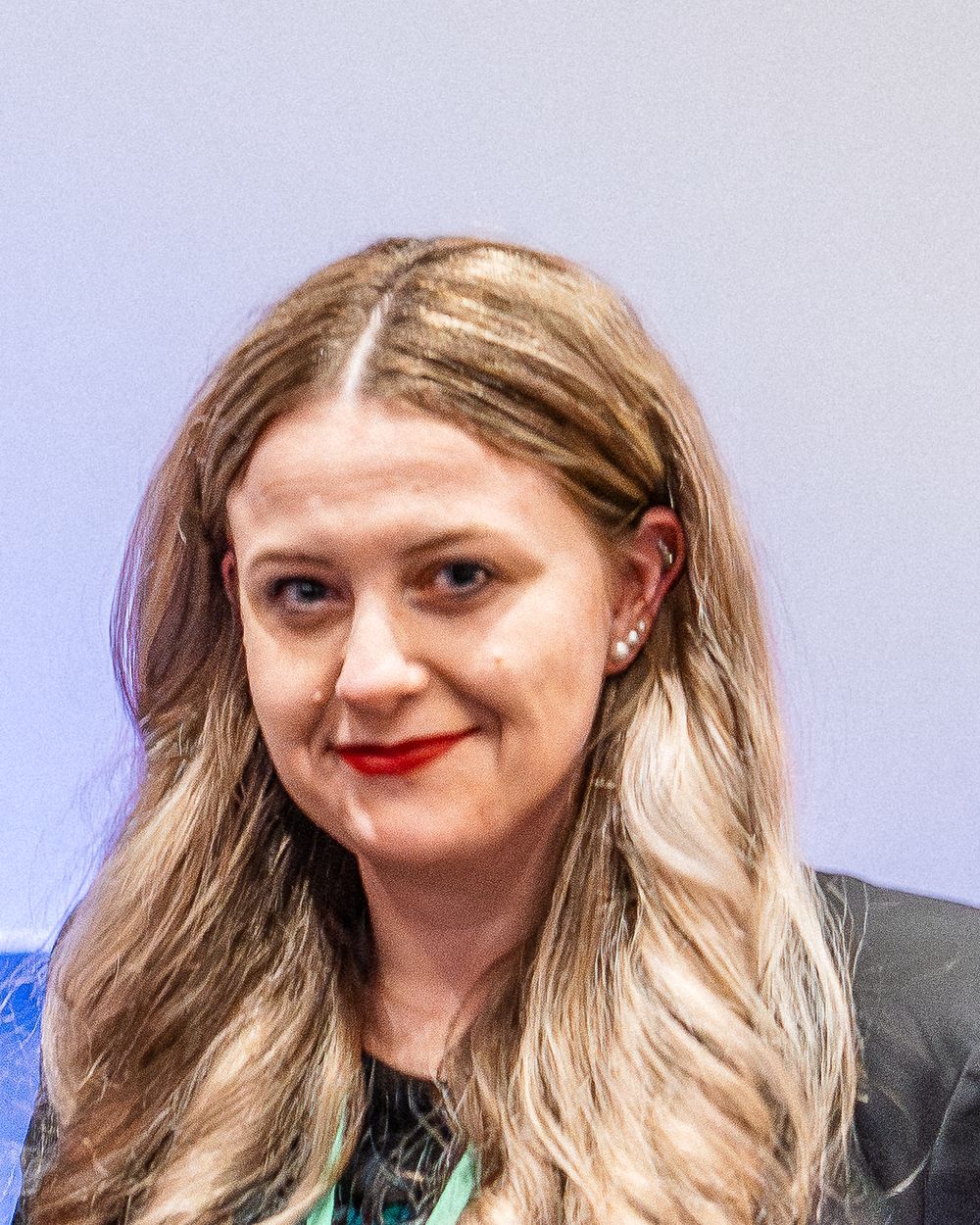 Julia Löthgren mit ihrer Urkunde