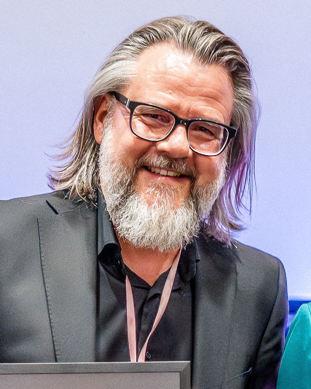 Rüdiger Hoffmann mit seiner Urkunde
